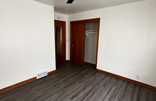 Residence or Office on Corner Lot! Gallery 3