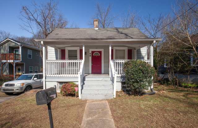 Spacious 3bd/2ba Bungelow w/ Rear Deck and Large Backyard! photos photos