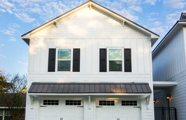 ADORABLE 2/1 APARTMENT CLOSE TO CAMPUS! DEC SUBLEASE! photos photos