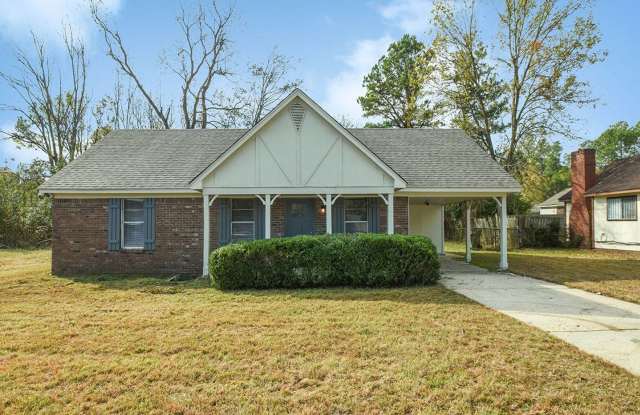 Fully updated 3 bed, 1.5 bath home with wonderful curb appeal north of Memphis. photos photos