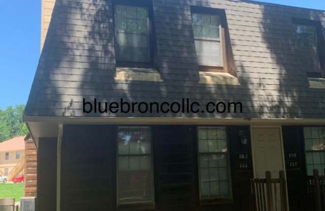 Spacious 1 bedroom second floor apartment for great price Gallery 1