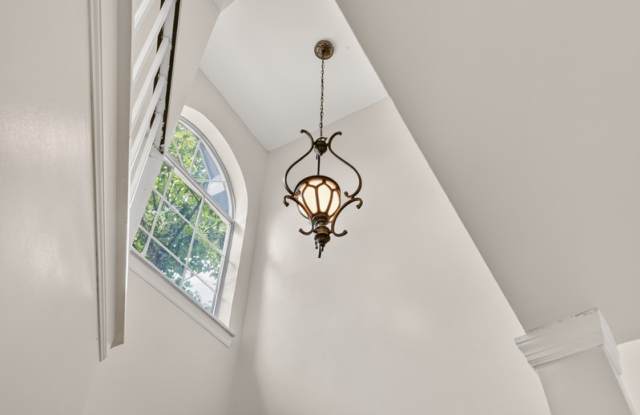 440 English Ivy Drive - - Gallery 2
