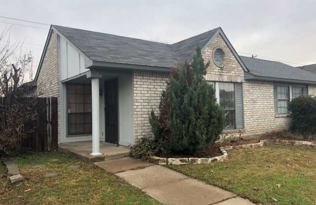 Half Duplex in The Colony!! - 6076 Dooley Drive, The Colony, TX 75056