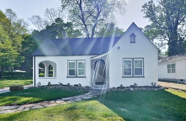 499 Woodlawn Ave NW photos photos