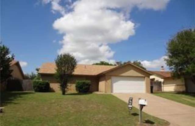 7605 Lisa Court - 7605 Lisa Court, Fort Worth, TX 76112
