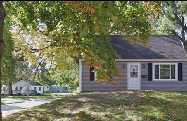 4102 Cambridge Street - 4102 Cambridge Street, Des Moines, IA 50313
