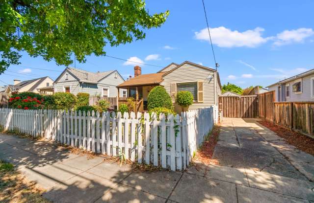 Charming Oakland Oasis with Detached Workshop  Ample Storage - Bordering San Leandro! photos photos