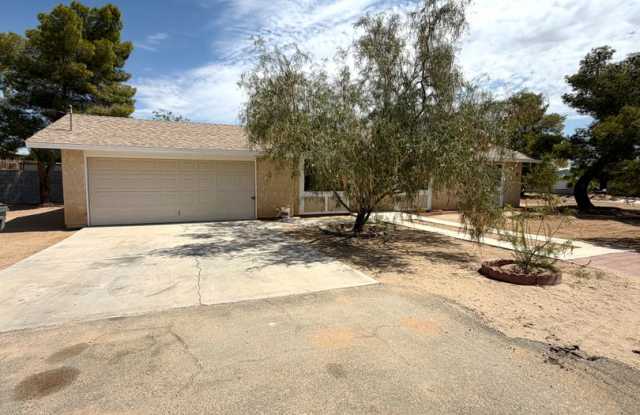 Inviting 3 Bedroom 2 Bathroom Home **MOVE IN SPECIAL~~ Gallery 3
