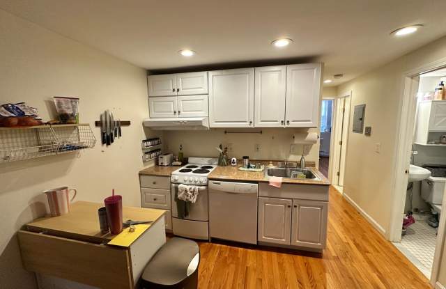 2-Bed, 2-Bath with Private Patio - No Broker Fee! Gallery 3