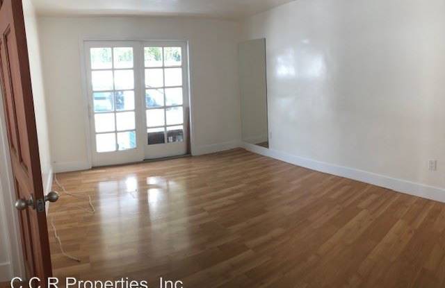 709 1/2 6th Avenue Gallery 4