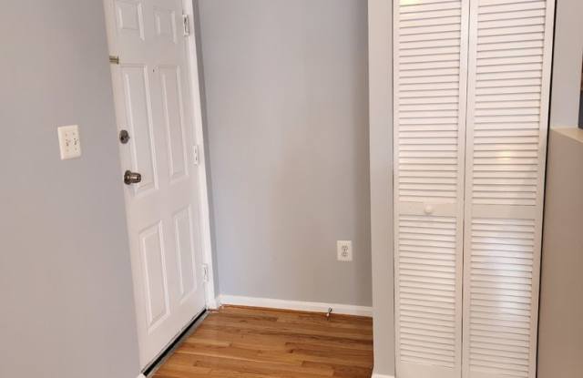 Sunny Deanwood 1 Bedroom Gallery 4
