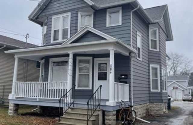 924 Wisconsin St - 2 Gallery 1