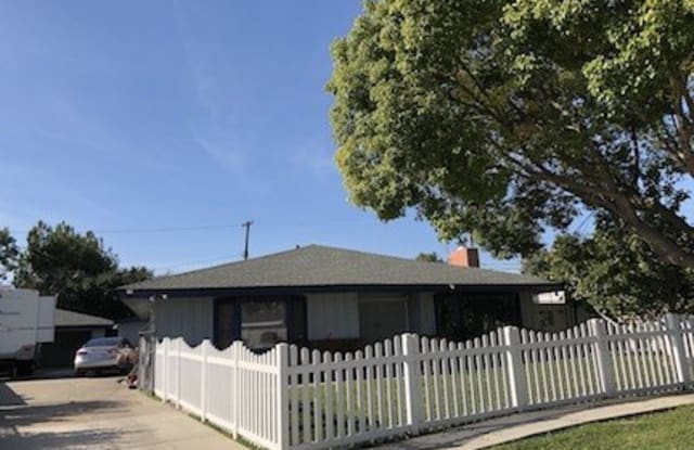 813 Delphine Pl - 813 N Delphine Pl, Fullerton, CA 92833