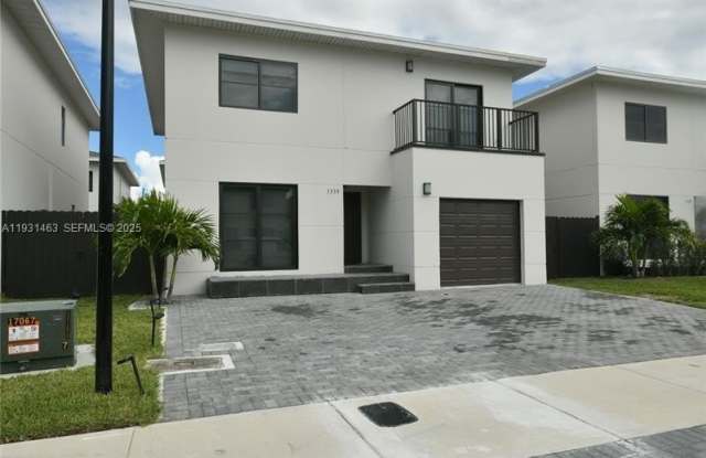 1339 NW 2nd Ln photos photos