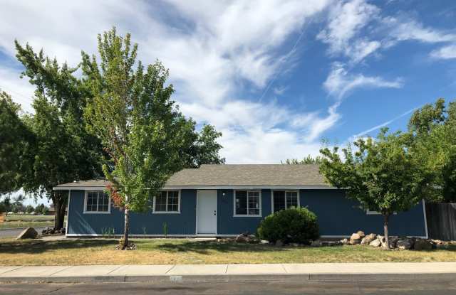 Single Story 2/2 SW Redmond Home With Fenced Yard! 3435 SW Pumice photos photos