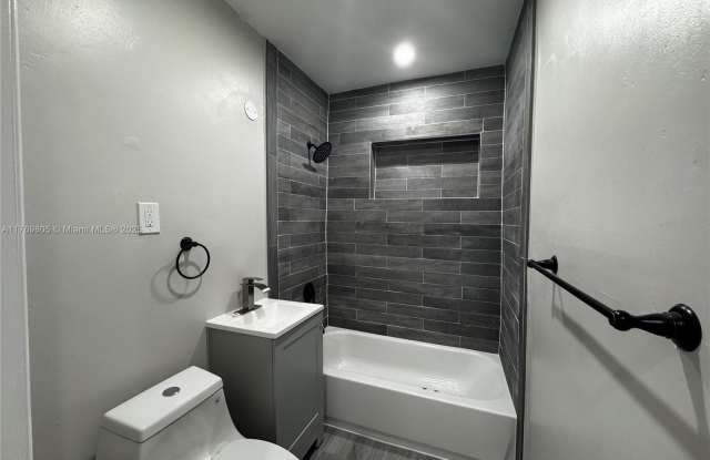 2377 NW 35th St photos photos