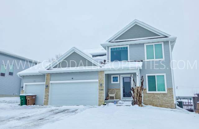 A Must See 4 Bedroom 3.5 Baths in Norwalk with a 3 Car Garage!!! photos photos