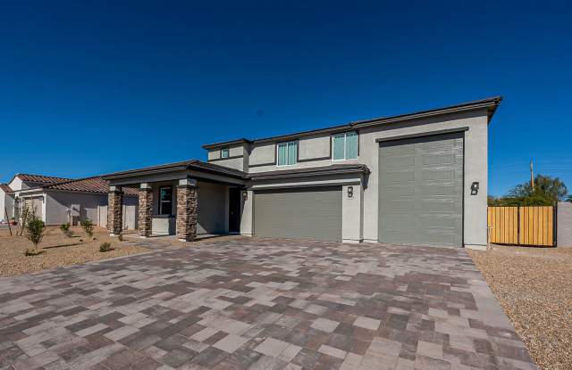 Beautiful 4-Bedroom Home with RV Garage Gallery 4