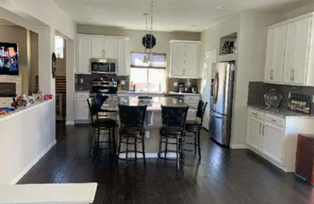 4114 Elegant St Gallery 2