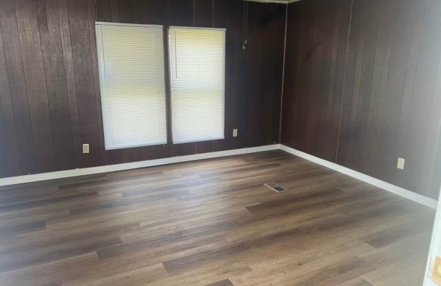 Beautifully Updated 3 bedroom 2 bath home Gallery 4
