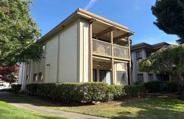 Updated 3 BR Condo at The Enclave in Redwood Oaks photos photos