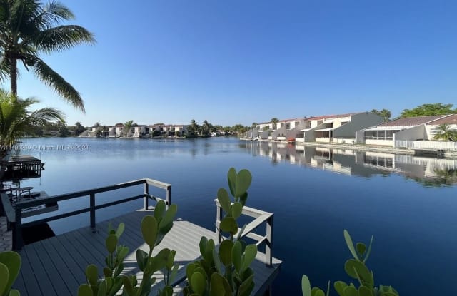 7156 Laurel Ln - 7156 Laurel Lane, Miami Lakes, FL 33014