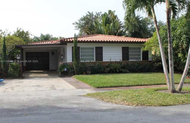 4540 SW 15th St photos photos