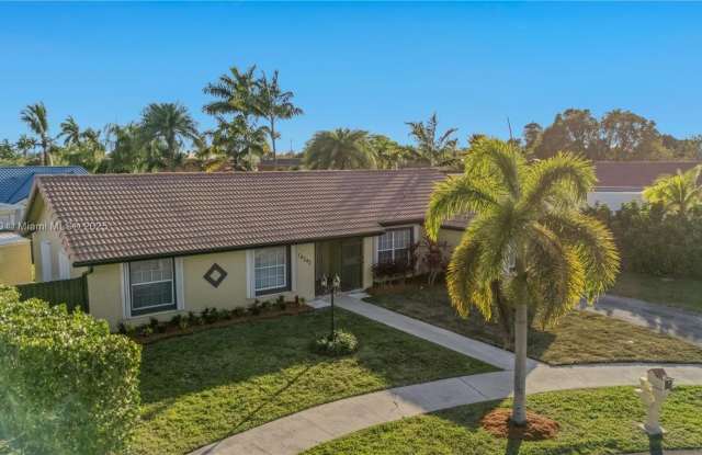14242 SW 46th photos photos