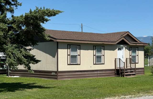 Charming 3 Bedroom Home in Quiet, Tree Lined Neighborhood photos photos