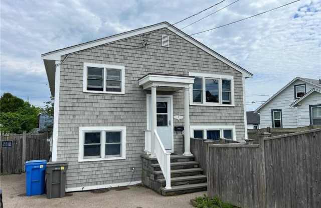 31 Beacon Street - 31 Beacon Street, Newport East, RI 02842