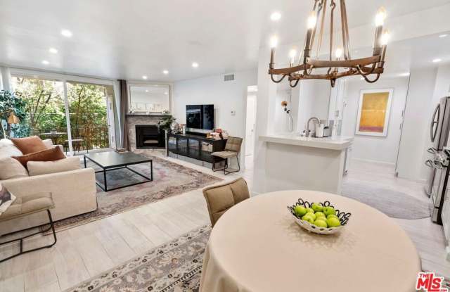 838 S Barrington Ave unit: 203 photos photos