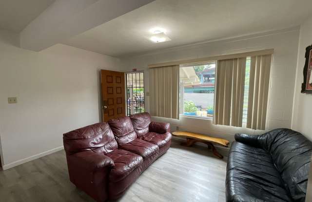Partly Furnished, Lower Unit , located in a private lane Gallery 3