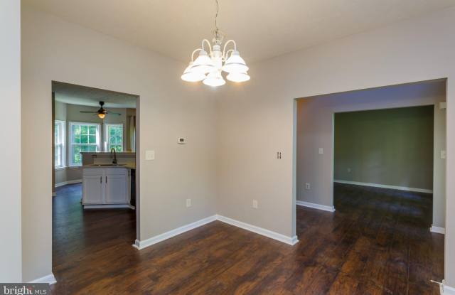 89 ALBERTSON Court Gallery 4