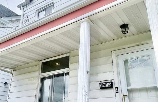 AVAILABLE NOW! 3 Bedroom Home with Fenced Back Yard near Riverview Park! photos photos
