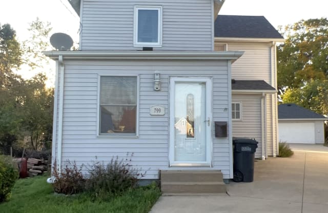 799 Roberts Street - 799 Roberts Street, Dubuque, IA 52001