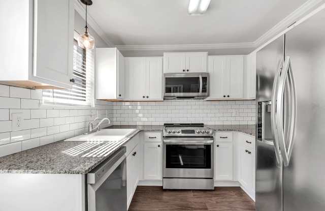 2 Bedroom Townhouse off Jefferson and Bluebonnet photos photos