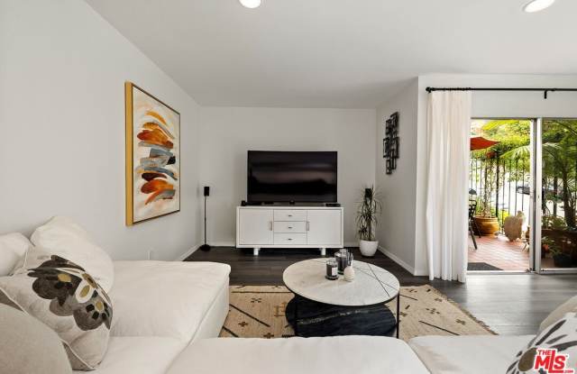 6736 Hillpark Dr Gallery 2