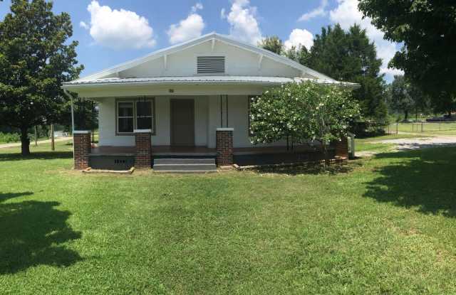 Remodeled 3 BDR / 1 BA Home, Small Town Living photos photos