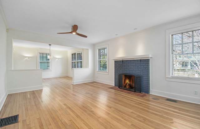 2 Bedroom, 1 bath in Intown Atlanta, near EAV Gallery 3