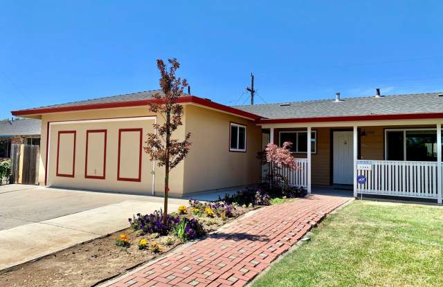 1300 MESA DR UNIT 1 - 1300 Mesa Drive, Hollister, CA 95023