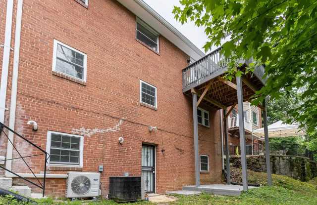 3 Bedroom Basement Unit In Quiet Neighborhood! photos photos