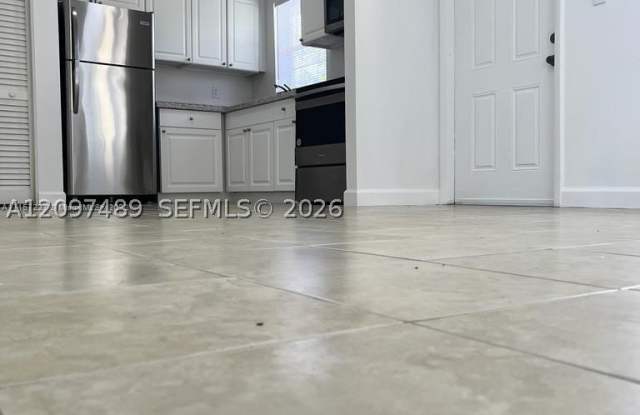 406 Lakeside Dr Gallery 3