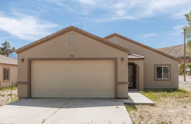 Beautifully Renovated 3-bedroom, 2-bathroom Home With 2-Car Garage in Beaver Dam, AZ! photos photos