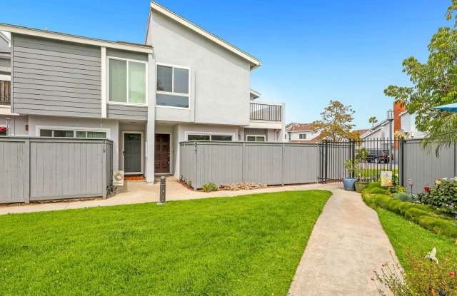 Spacious end unit-3 bedroom townhome in a prime Costa Mesa location photos photos