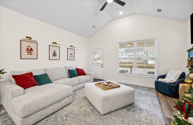 Gorgeous 3 Bedroom Pet Friendly Home For Rent in Pleasant View - 579 Centre Street, Pleasant View, TN 37146