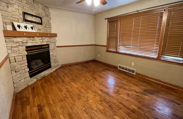 Large Single Family Home on the South Side - 3022 Losey Boulevard South, La Crosse, WI 54601
