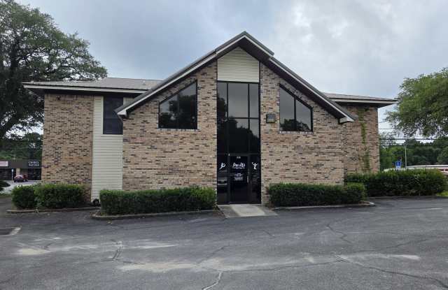 638 N Ferdon Boulevard Gallery 1