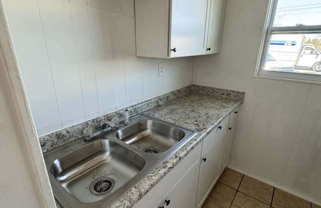 715 West 13th Street - 715 West 13th Street, Panama City, FL 32401