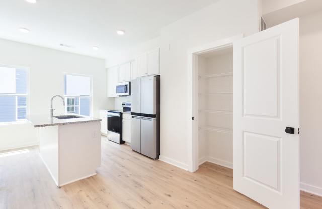 Newly Constructed 3/3.5 located in Chosewood Park! photos photos