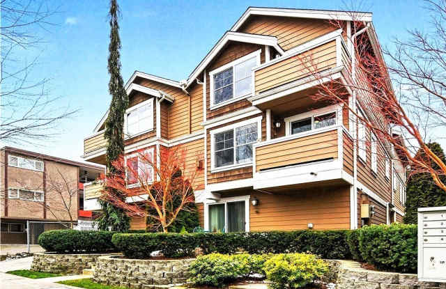 Live Between Lake Washington and Downtown Seattle, The Best of Both Worlds! photos photos